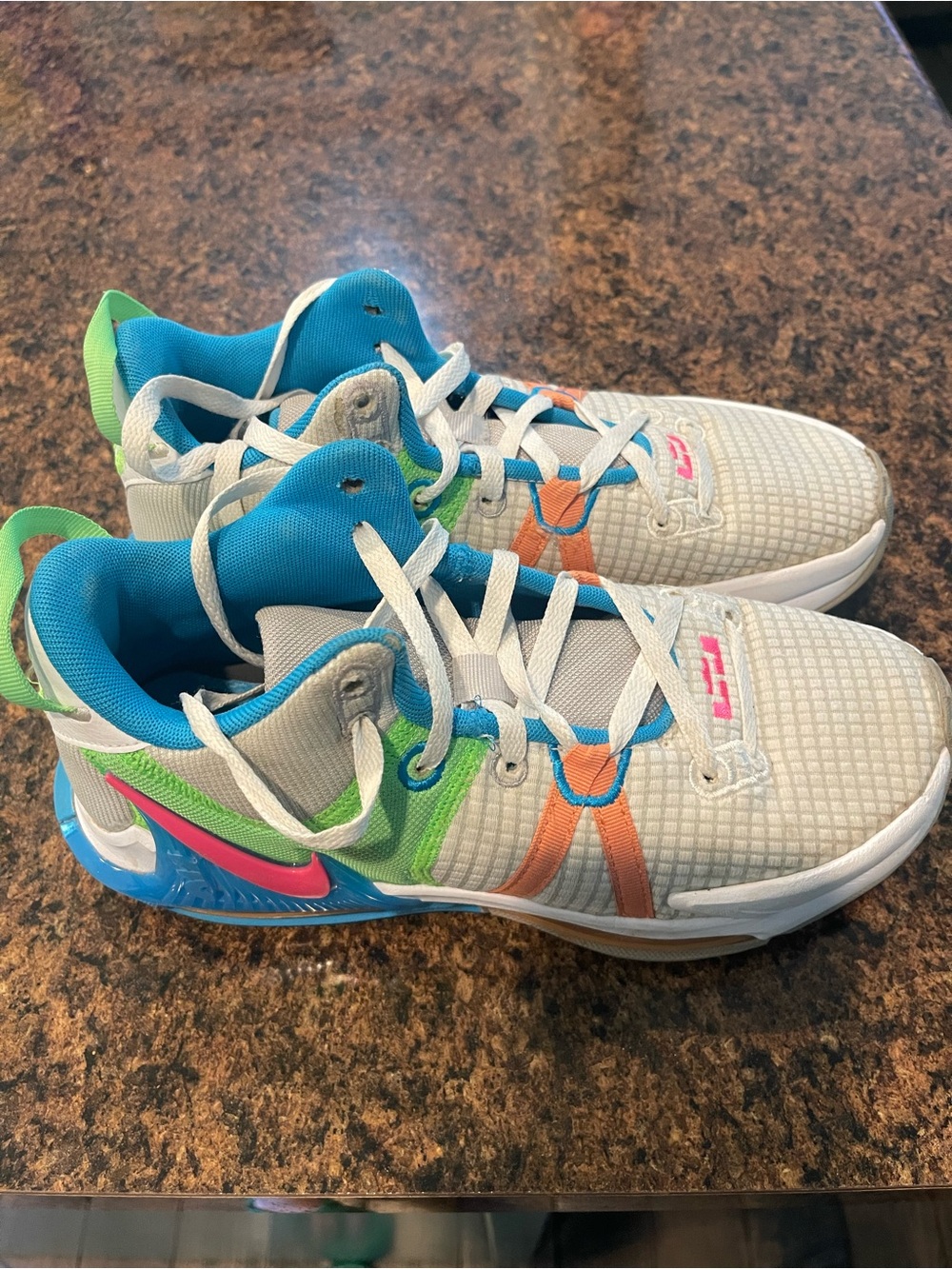 Nike LeBron - Picture 2 of 3